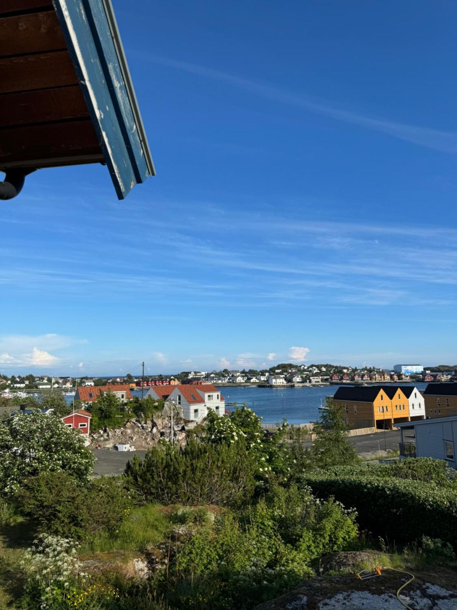 Leilighet Ballstad Luaran gambar