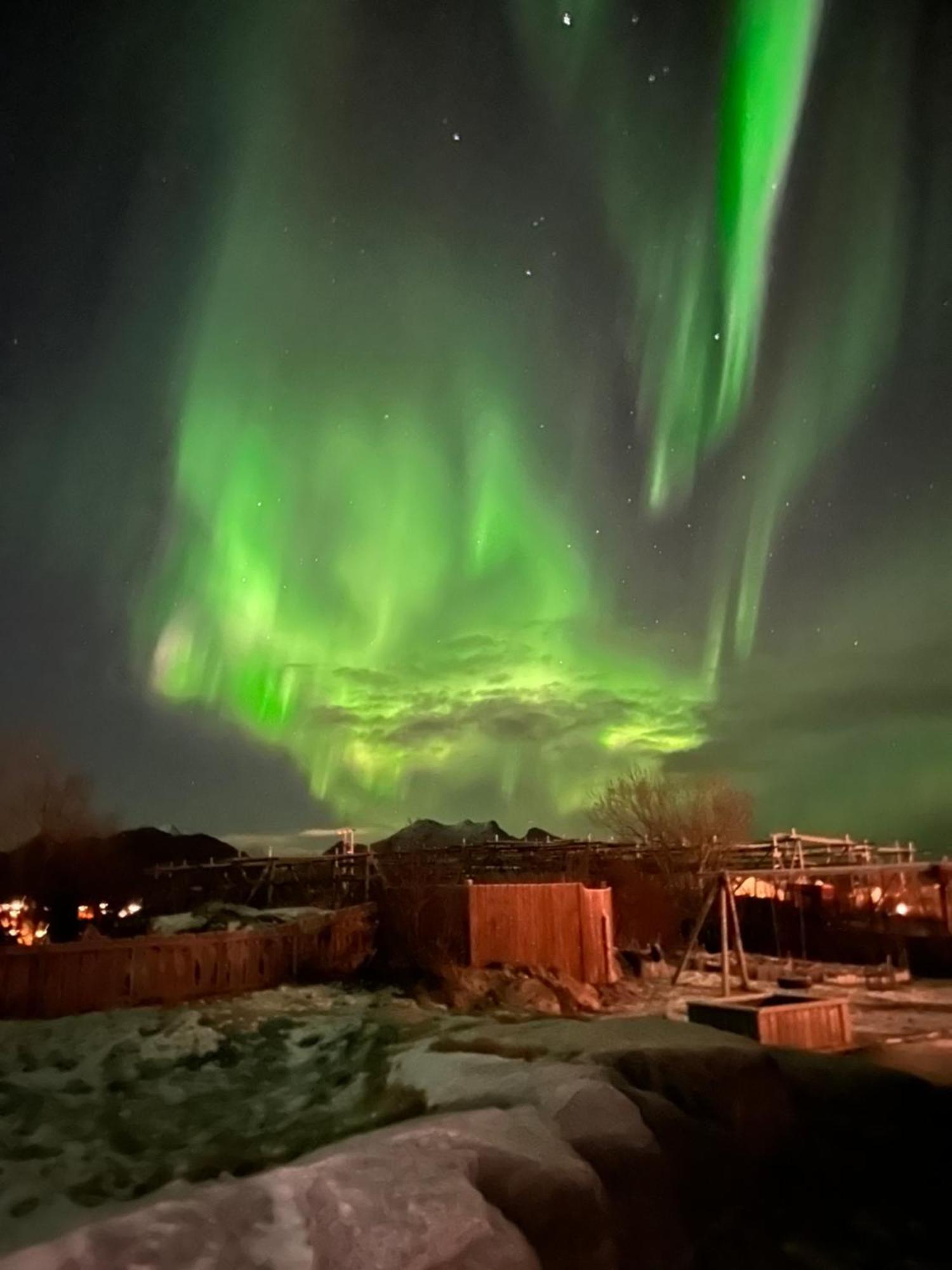 Leilighet Ballstad Luaran gambar