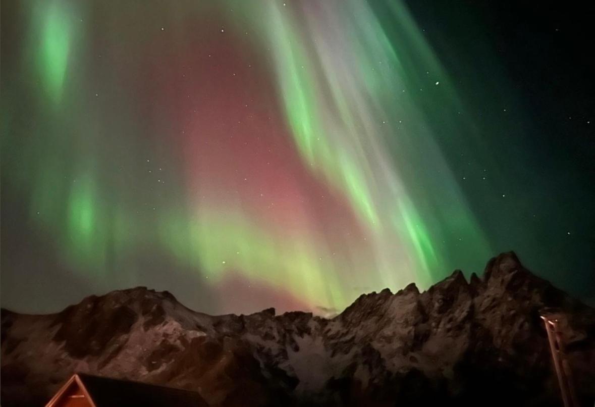 Leilighet Ballstad Luaran gambar